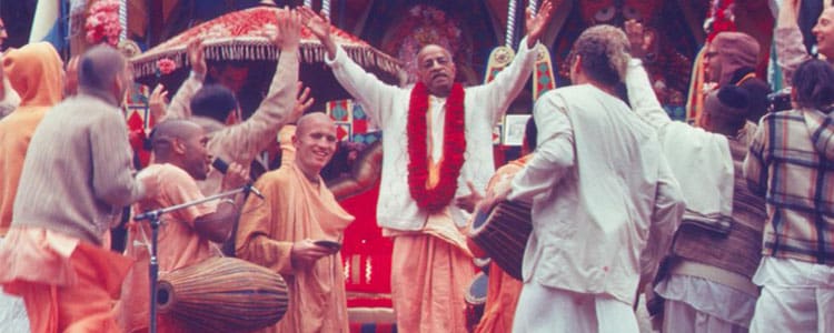 srila prabhupada dancing and doing kirtan with his disciples in rath Yatra